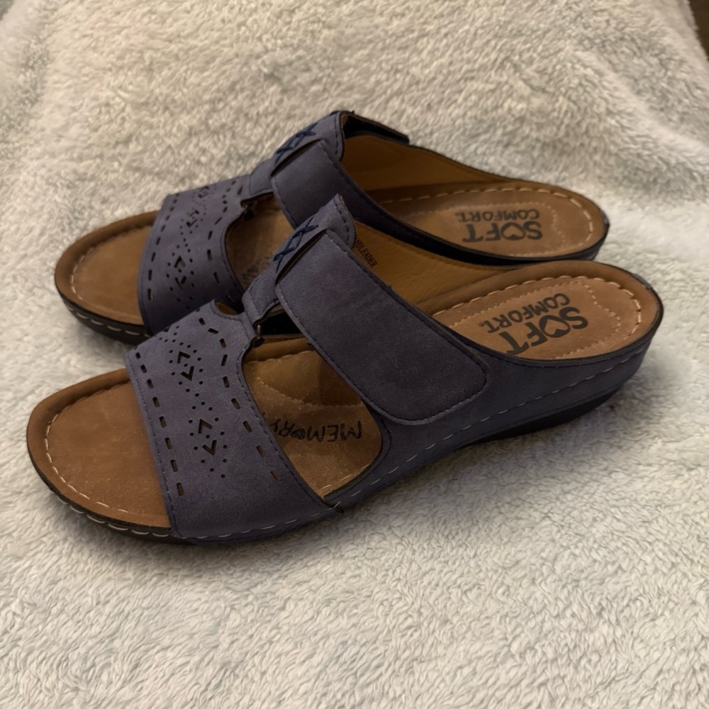 Women's Pale Blue Soft Comfort Sandals size 11 Brand New!